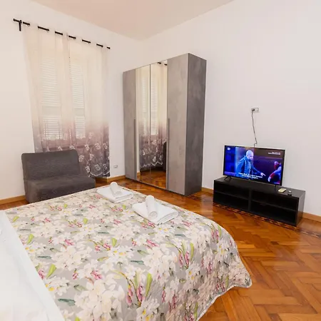 Adriana Sweet Feriehus *